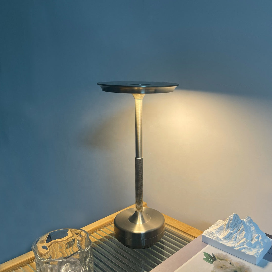 Contemporary Nordic Home Enhancement: Sleek Cordless LED Table Lamp for Luxury Dining Spaces